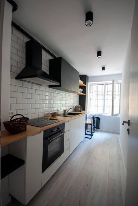 Retro Midtown Apartment Bucharest Luaran gambar